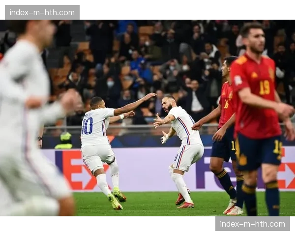 特写：老将布斯克茨在皇家社会主场最后一次作为对手谢幕